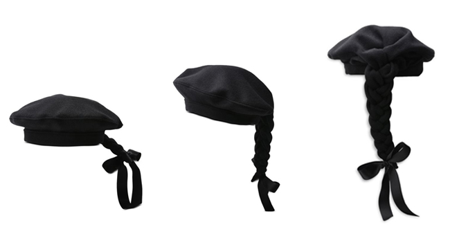 Женские шапки 2017-18: фетровый берет Moschino с косичкой коллекция осень-зима.