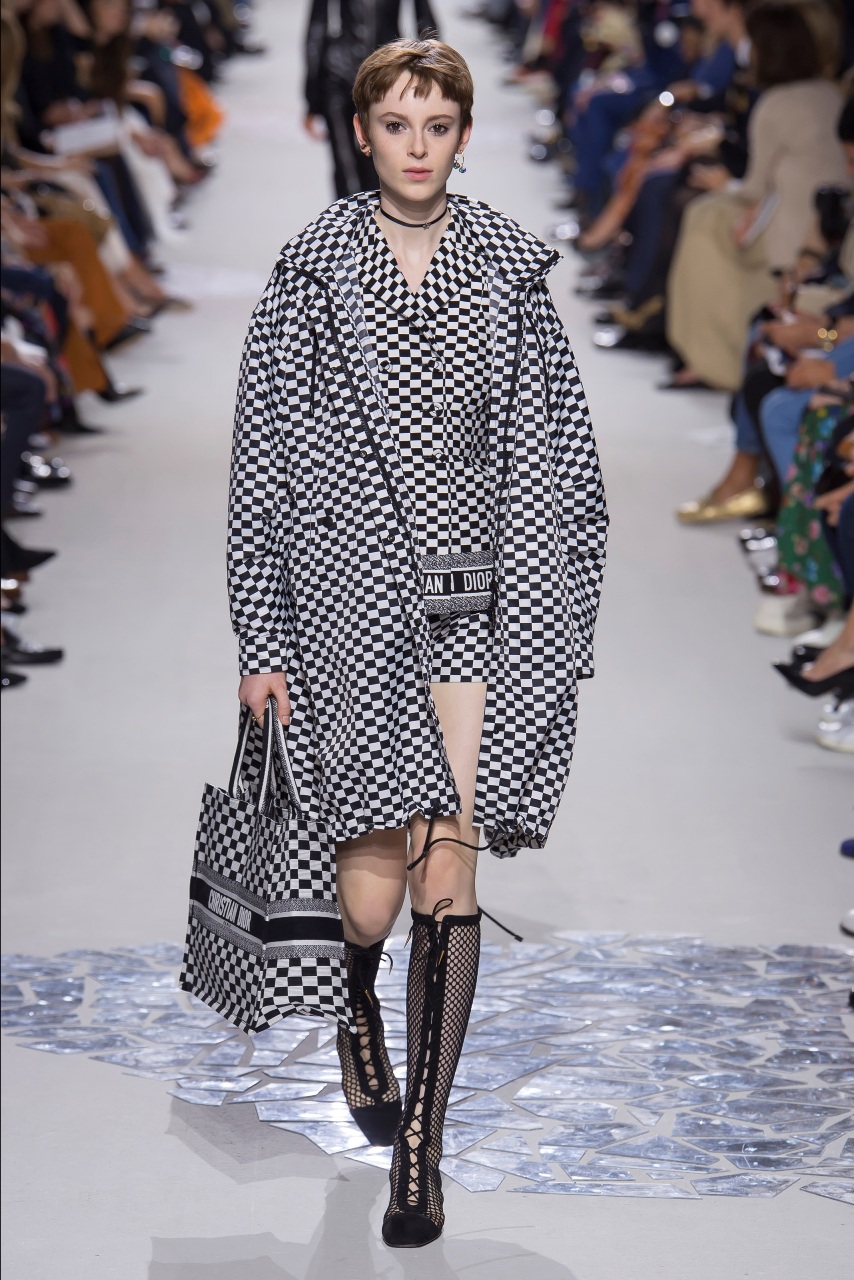 Christian Dior. Мода на сумки макси весна-лето 2018