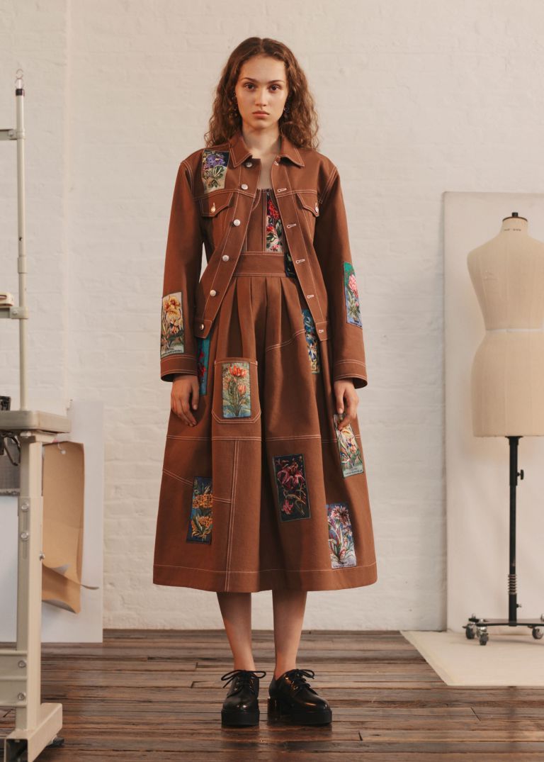 Тренды женской моды весна-лето 2018 юбка и жакет из коричневого денима Alexander Mcqueen