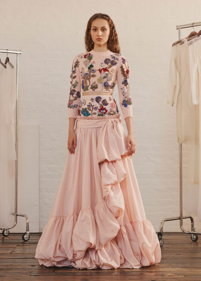 Нежно розовая юбка в пол и топ с рукавами и вышивкой Alexander Mcqueen